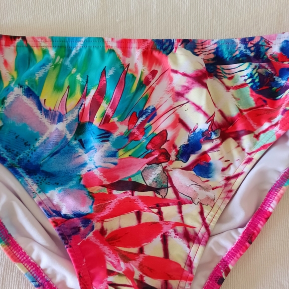 VENUS Tropical Floral Print Bikini Set, size 8 - Picture 10 of 15